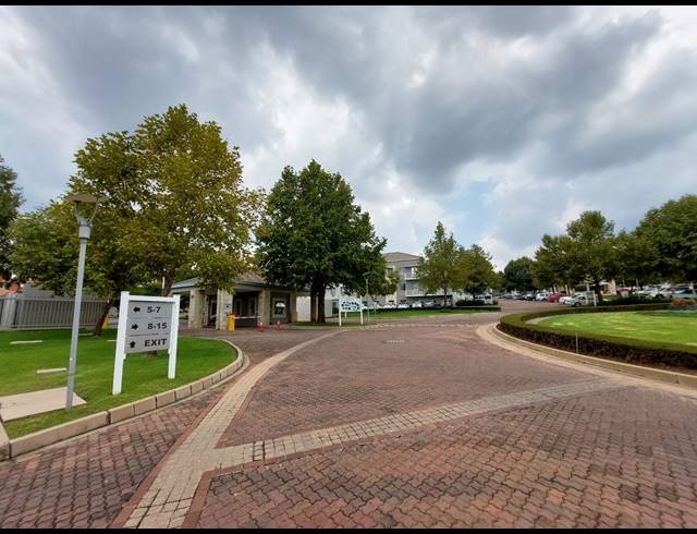 389M² OFFICE TO LET IN GREENSTONE HILL